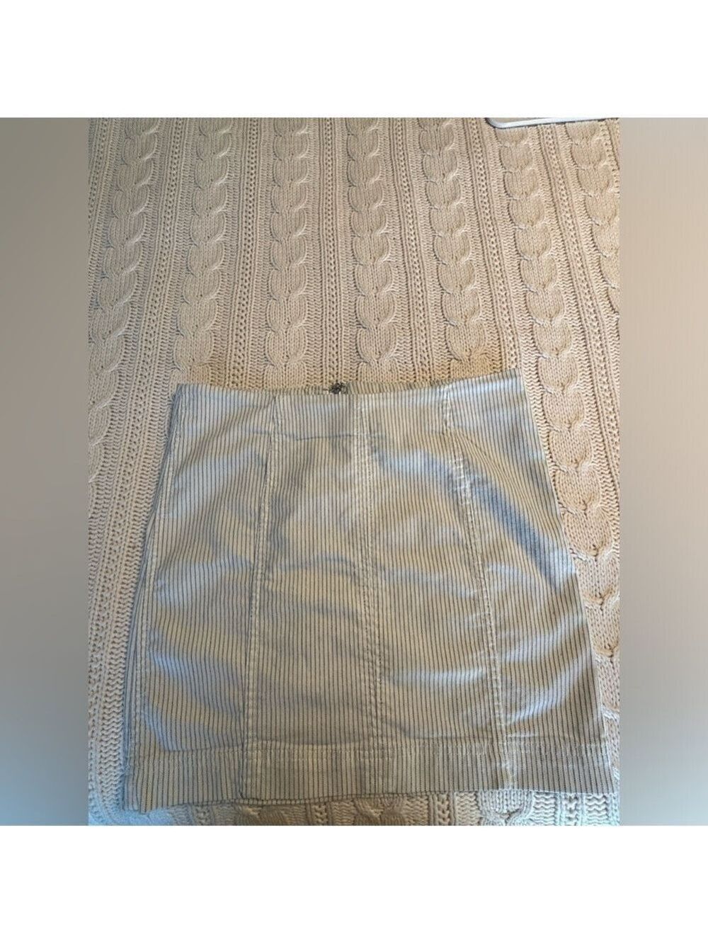 Free People White W/Black Pinstripes Gored Pencil Skirt. Stretchy. EUC Sz 8